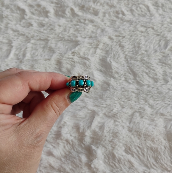 Sterling Silver Blue Arizona Turquoise Ring - Picture 3 of 7